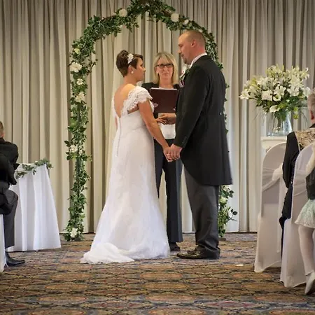 فندق Downe Arms Country 4*