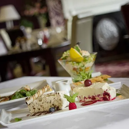 فندق Downe Arms Country