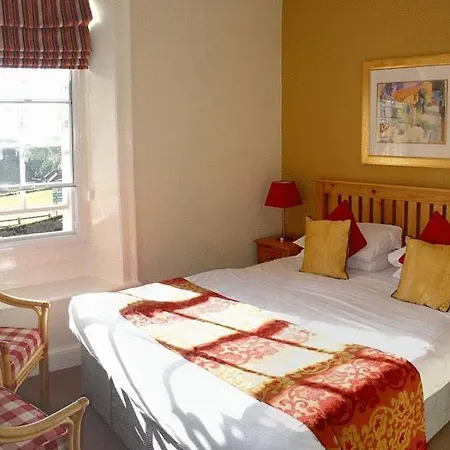 فندق Downe Arms Country 4*